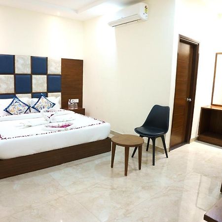 Hotel Vihaan Residency Zirakpur ภายนอก รูปภาพ