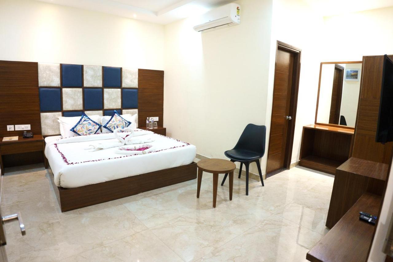 Hotel Vihaan Residency Zirakpur ภายนอก รูปภาพ