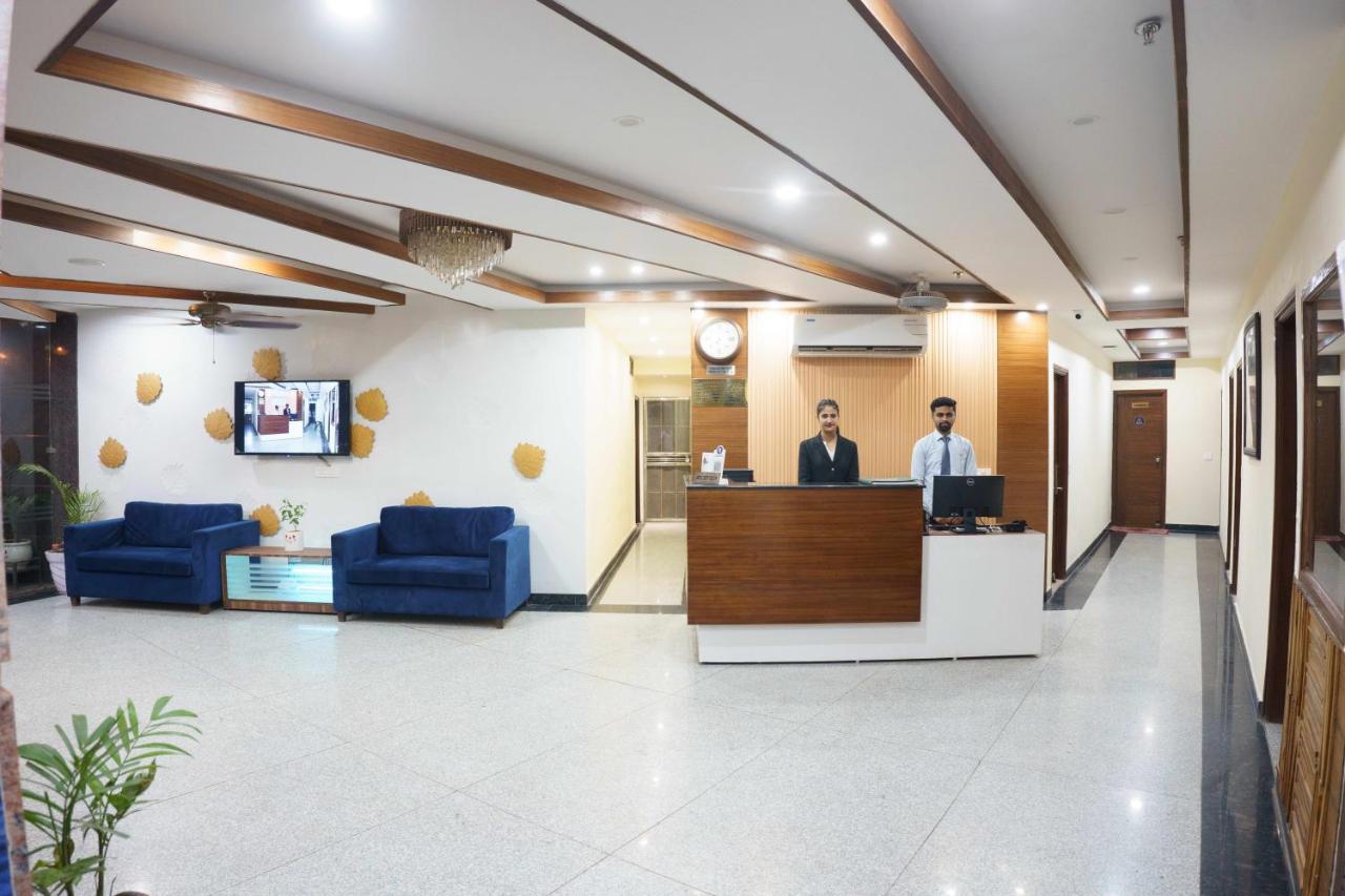 Hotel Vihaan Residency Zirakpur ภายนอก รูปภาพ