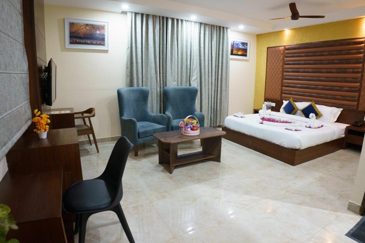 Hotel Vihaan Residency Zirakpur ภายนอก รูปภาพ