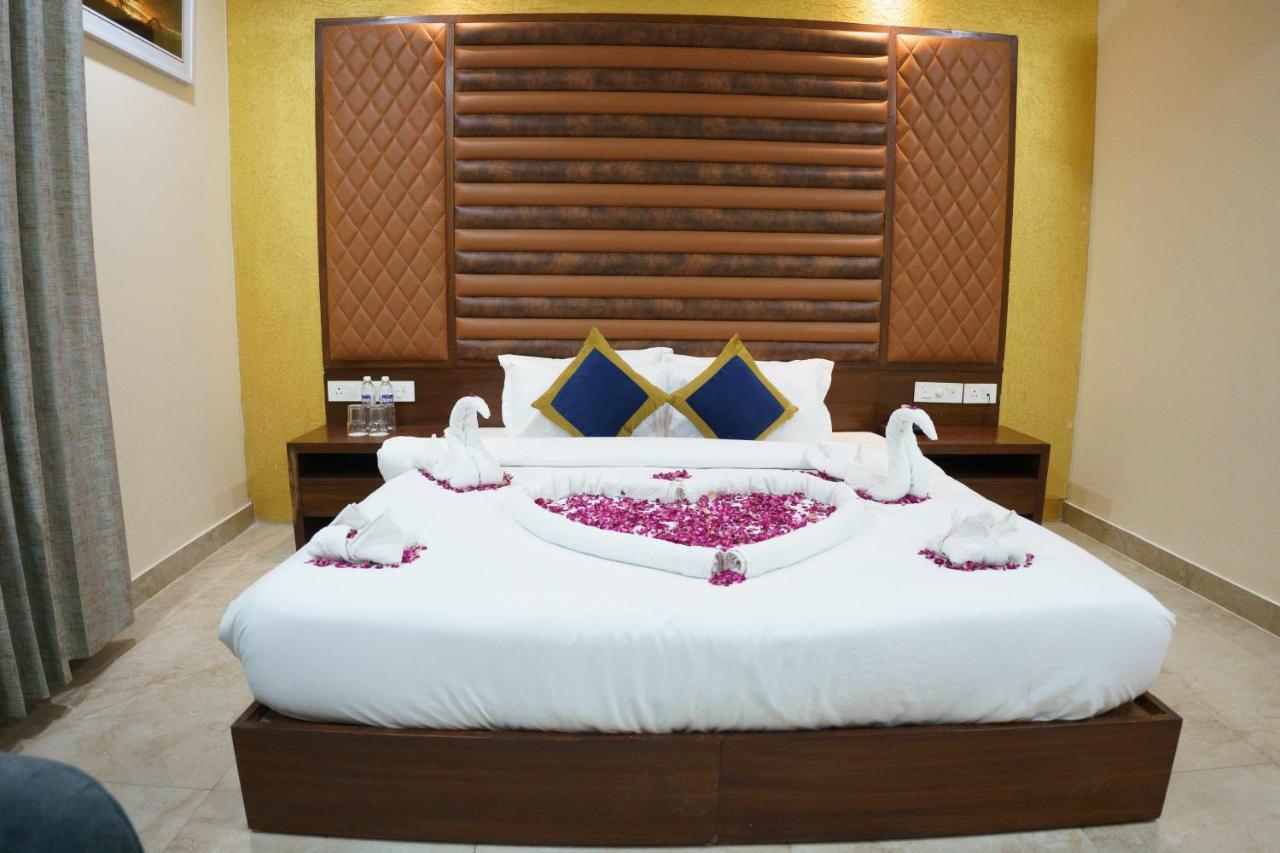 Hotel Vihaan Residency Zirakpur ภายนอก รูปภาพ